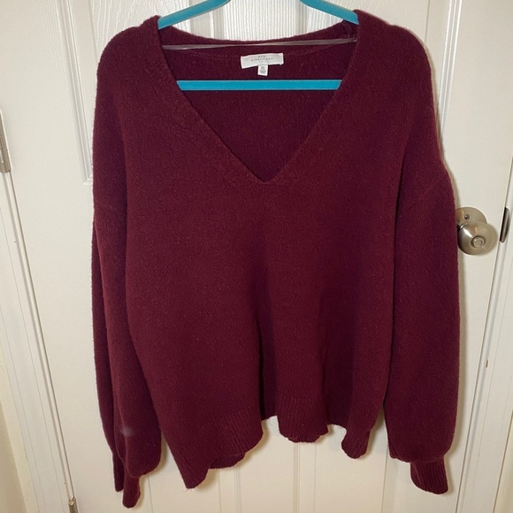 Maroon V-neck sweater - Picture 1 of 9